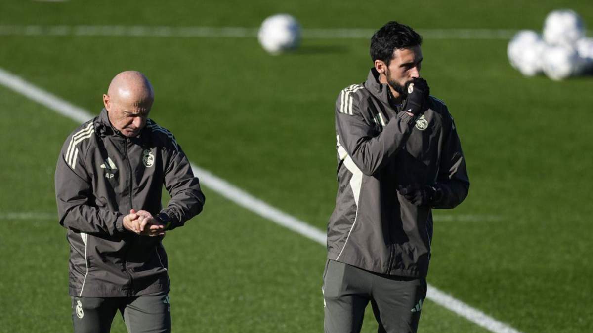 Antonio Pintus y Álvaro Arbeloa, en un entrenamiento reciente del Real Madrid en Valdebebas.