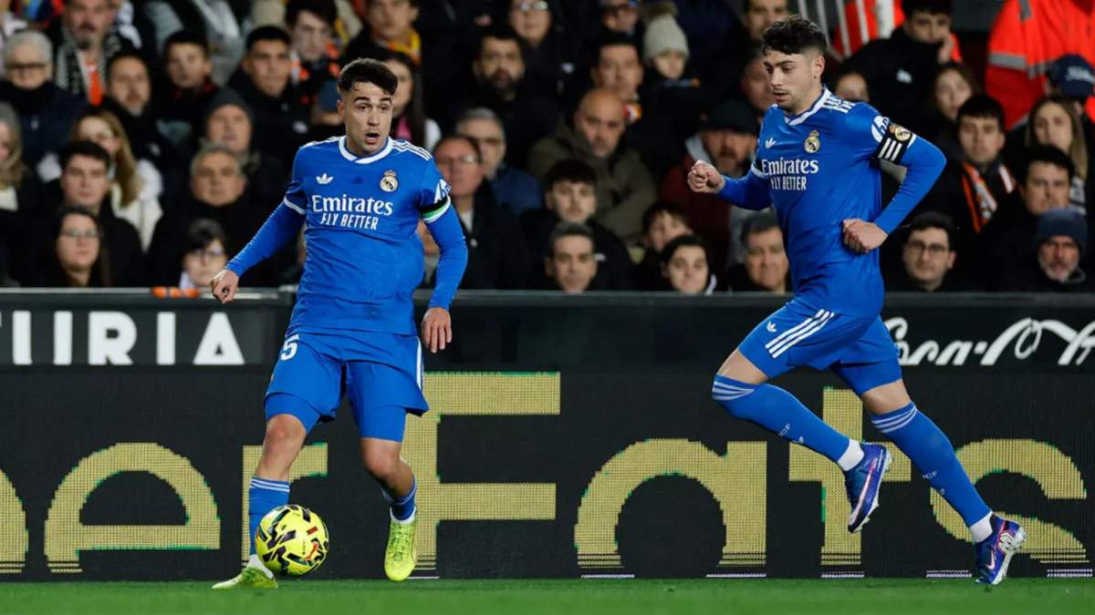 David Jiménez y Fede Valverde durante el partido