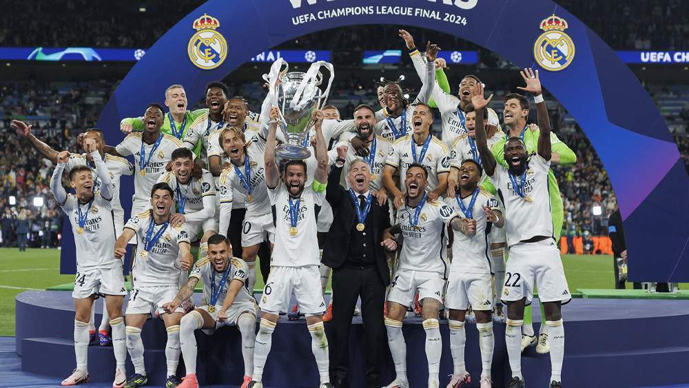 El Real Madrid levantando la decimoquinta Champions