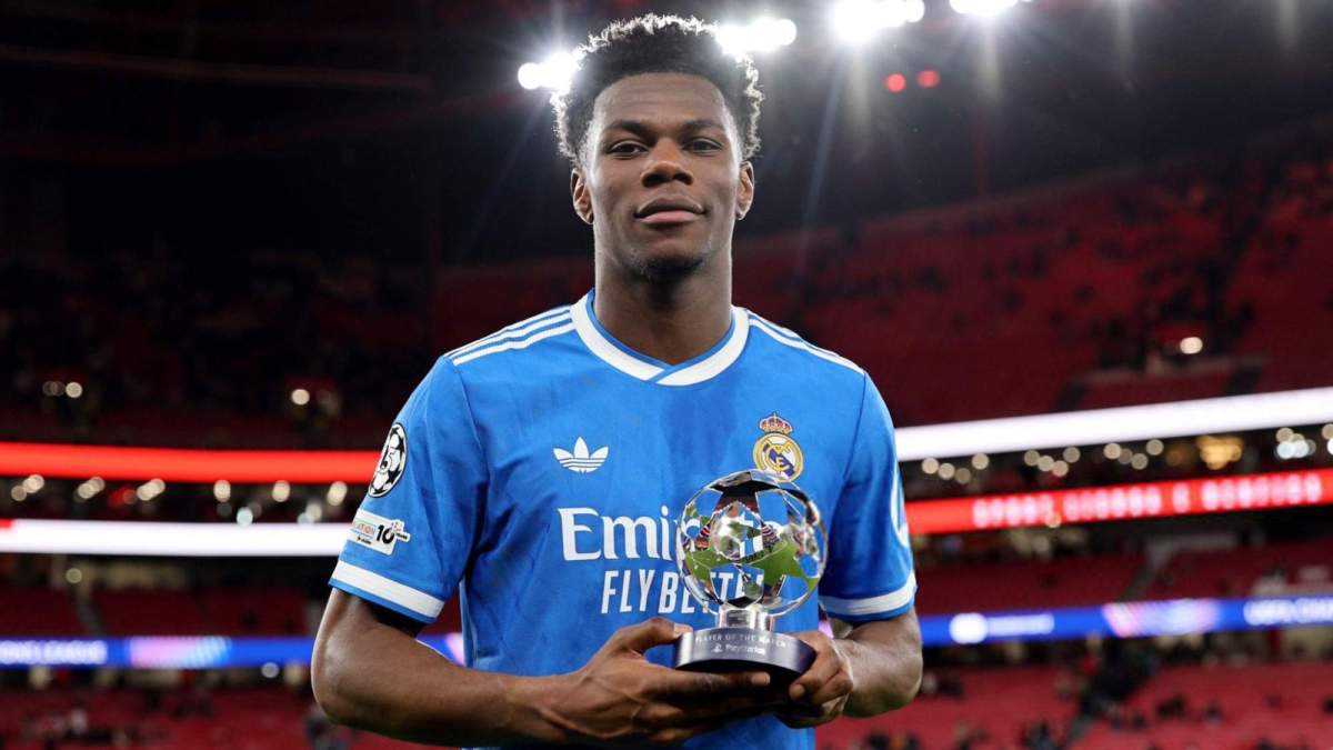 Tchouaméni con el premio de MVP Tchouaméni con el premio de MVP