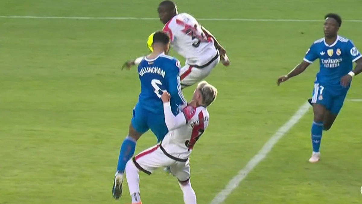 Penalti a Bellingham en Vallecas Penalti a Bellingham en Vallecas