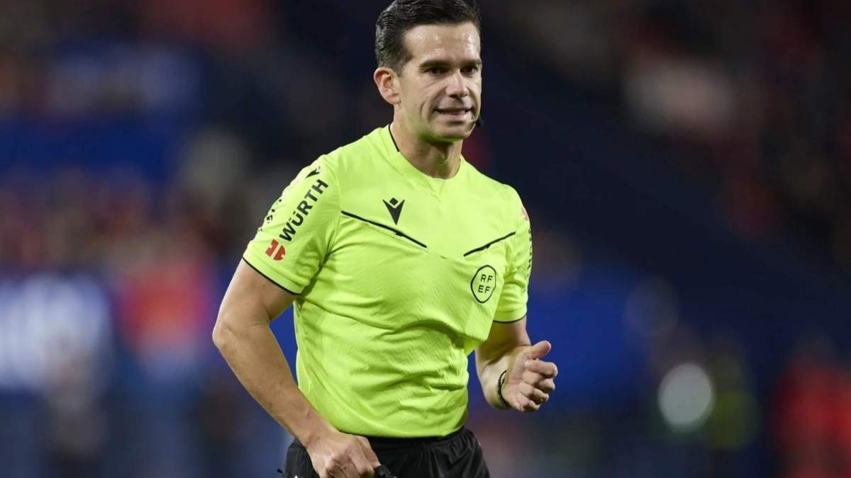 El VAR obliga a Quintero González a pitar un penalti muy polémico de Courtois usando una lupa que nunca aparece