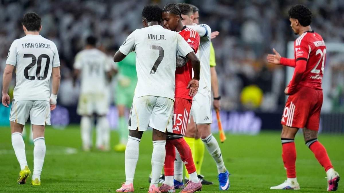 El palo de Prestianni a su compañero Sidny Lopes por pedirle a Vinicius la camiseta tras el partido entre Real Madrid y Benfica