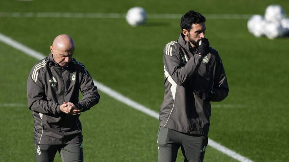 Antonio Pintus y Álvaro Arbeloa, en un entrenamiento reciente del Real Madrid en Valdebebas. Antonio Pintus y Álvaro Arbeloa, en un entrenamiento reciente del Real Madrid en Valdebebas.