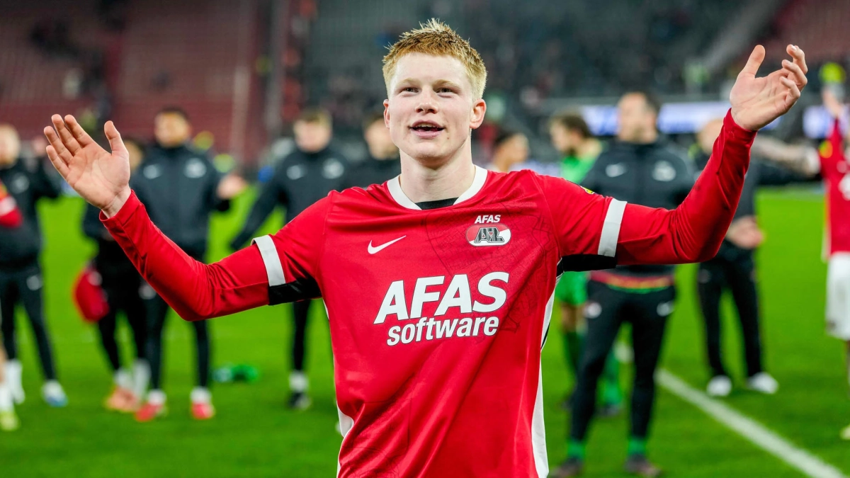 Kees Smit jugando un partido con AZ Alkmaar.