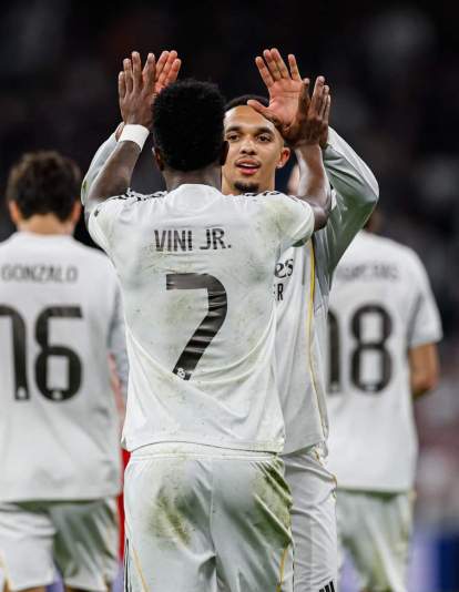 celebración gol vinicius trent