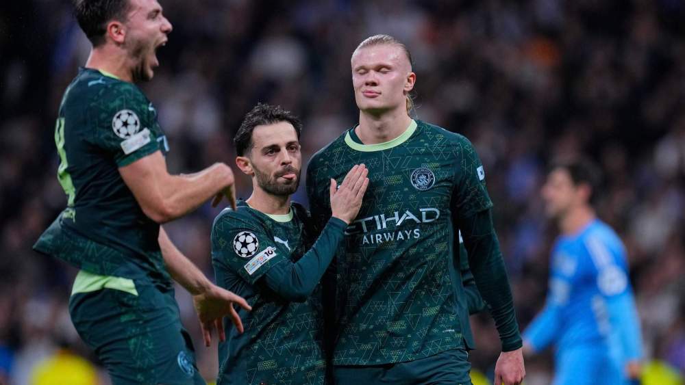 Bernardo Silva y Erling Haaland, celebrando la última victoria del Manchester City en el Santiago Bernabéu. Bernardo Silva y Erling Haaland, celebrando la última victoria del Manchester City en el Santiago Bernabéu.