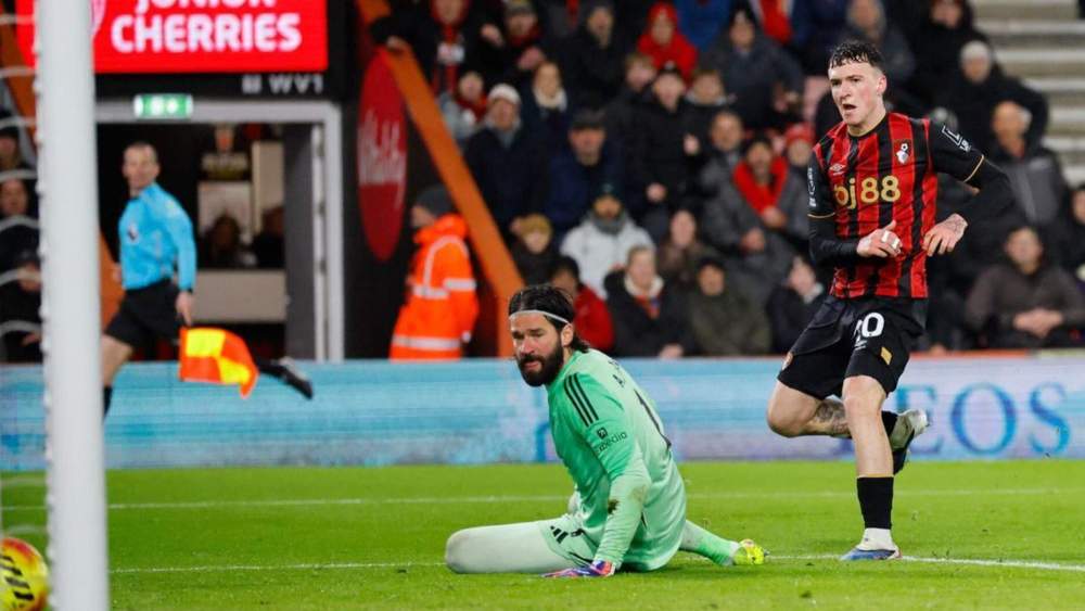 Álex Jiménez, en un partido de esta temporada con el Bournemouth.