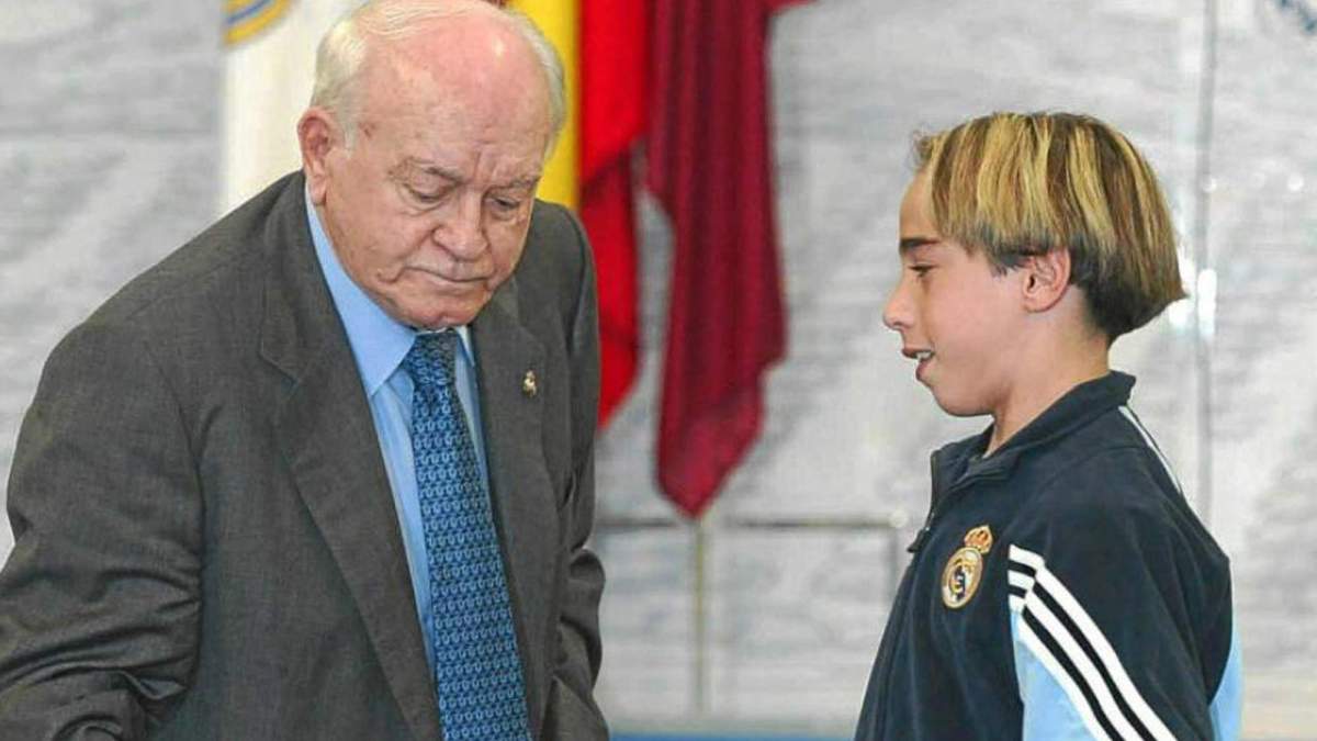 Dani Carvajal junto a Alfredo Di Stéfano en la inauguración de Valdebebas.