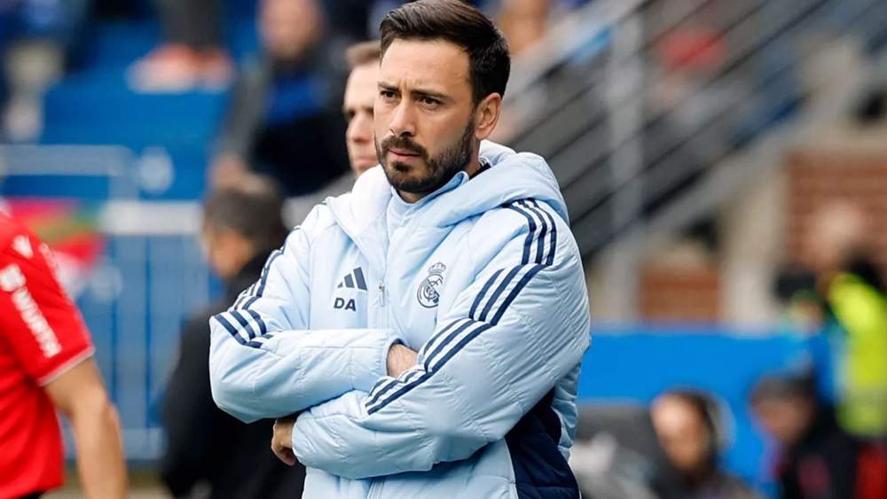 Davide Ancelotti, dirigiendo un partido del Real Madrid el año pasado.