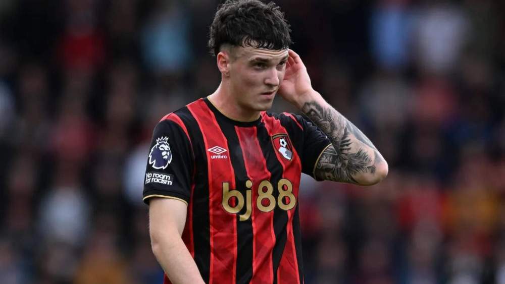 Álex Jiménez, durante un partido con el Bournemouth esta temporada.