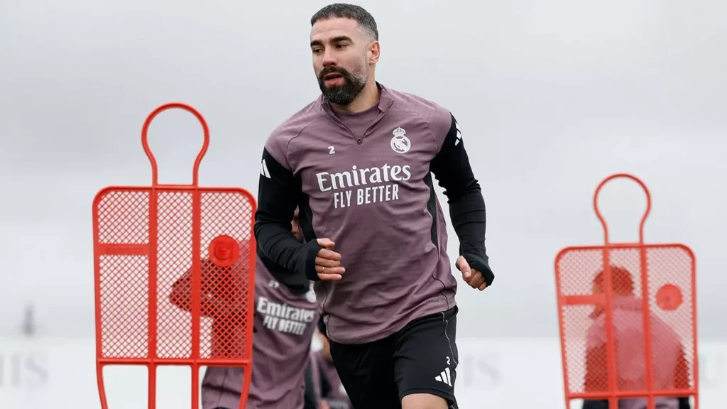Carvajal, durante el último entrenamiento del Real Madrid antes de jugar en Mestalla.