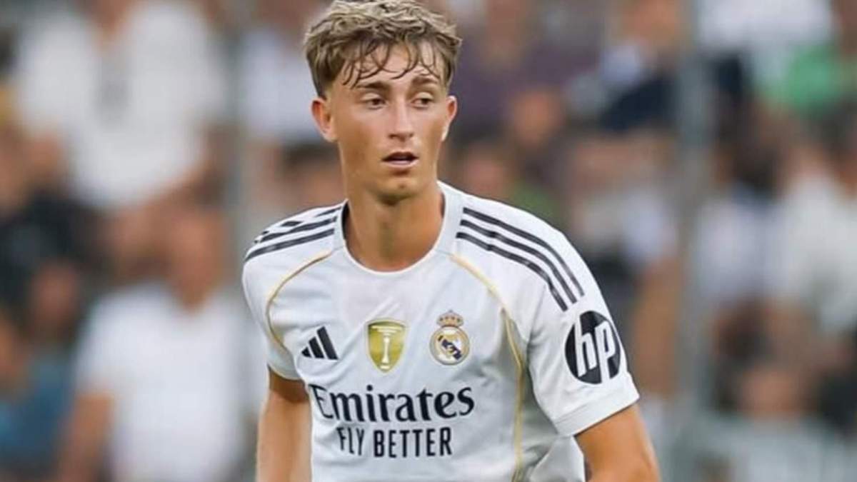 Dean Huijsen jugando un partido con el Real Madrid. Dean Huijsen jugando un partido con el Real Madrid.