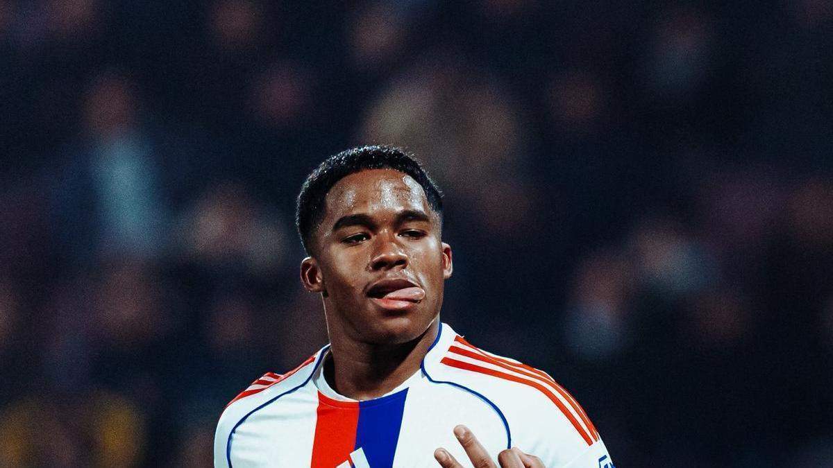 Endrick jugando un partido con el Olympique de Lyon. 