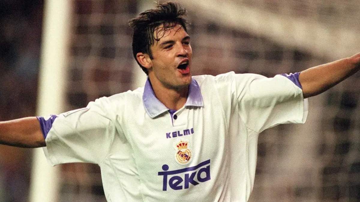 Fernando Morientes, celebrando un gol con el Real Madrid.