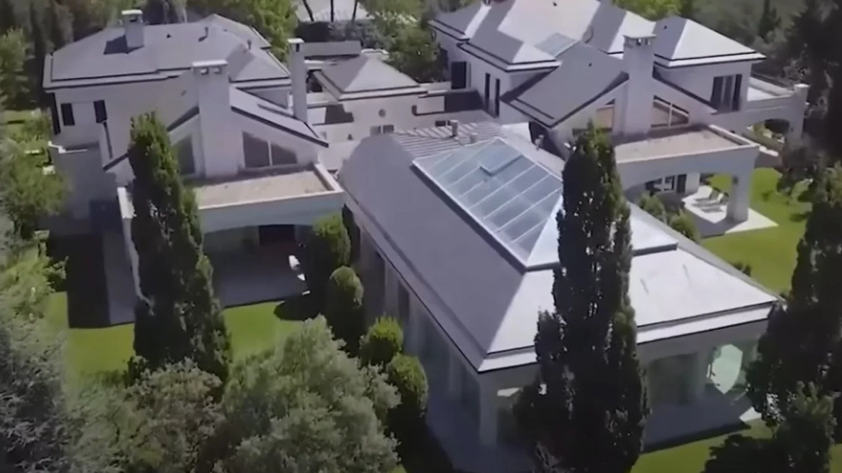 El chalet de Kylian Mbappé en La Finca, Madrid (antigua casa de Gareth Bale). El chalet de Kylian Mbappé en La Finca, Madrid (antigua casa de Gareth Bale).