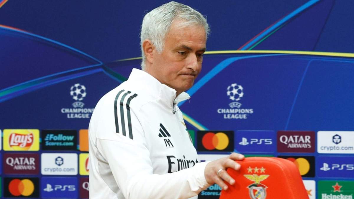 Mourinho durante la rueda de prensa previa al partido contra el Real Madrid