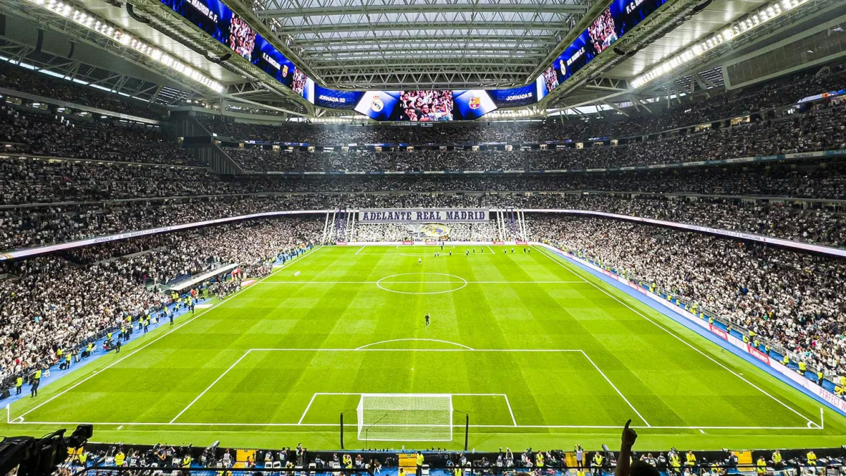 El Santiago Bernabéu en un partido del Real Madrid.