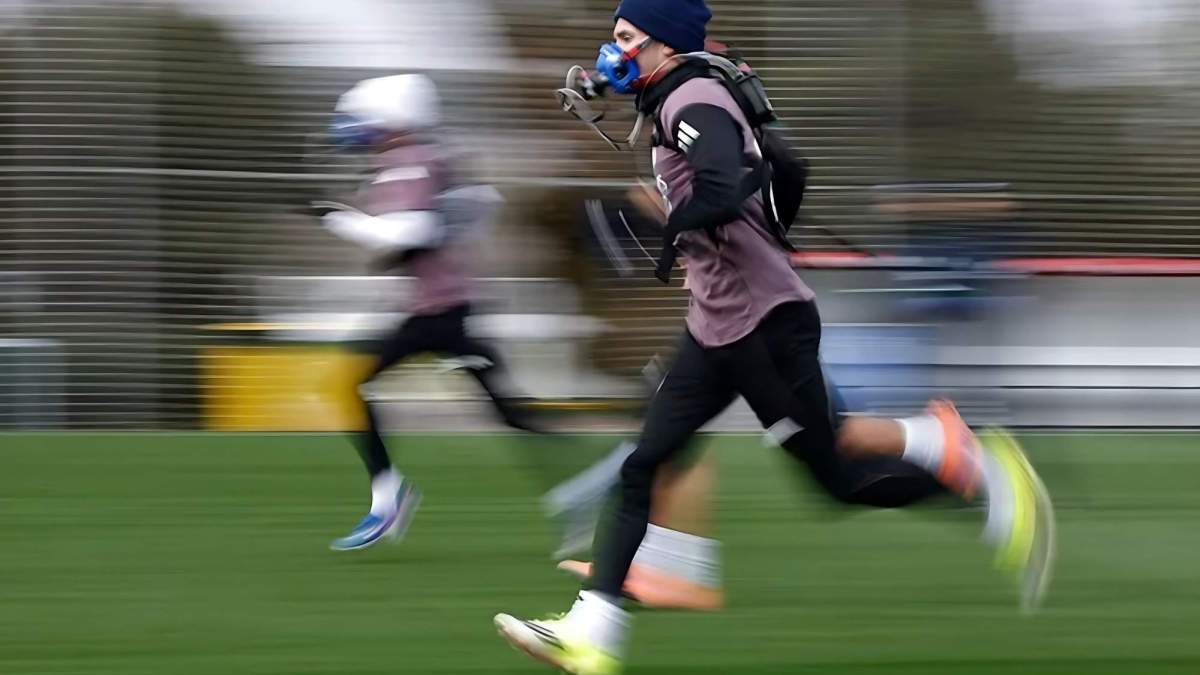 Pintus y la prueba de las máscaras a Mastantuono y resto de jugadores del Madrid: 