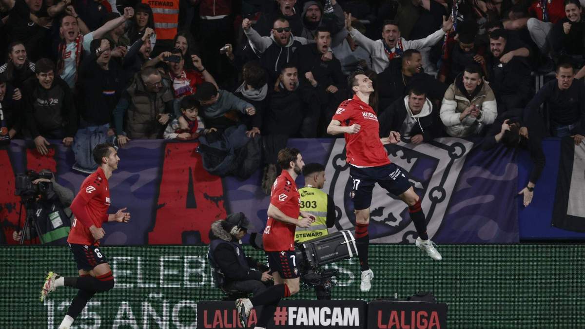 Jugadores del Osasuna celebrando uno de los goles ante el Real Madrid