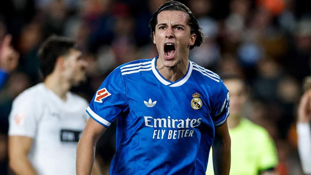 Carreras celebrando su gol ante el Valencia