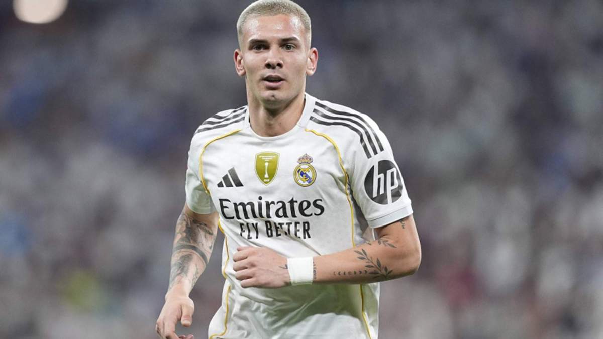 Franco Mastantuono disputando un partido con el Real Madrid. 