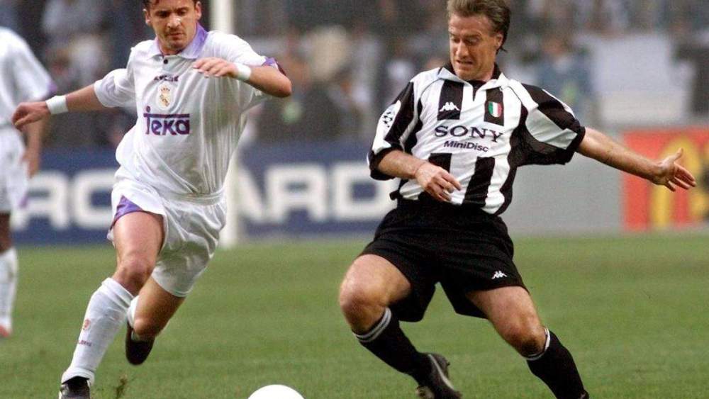 Mijatovic jugando un partido con el Real Madrid. Mijatovic jugando un partido con el Real Madrid.