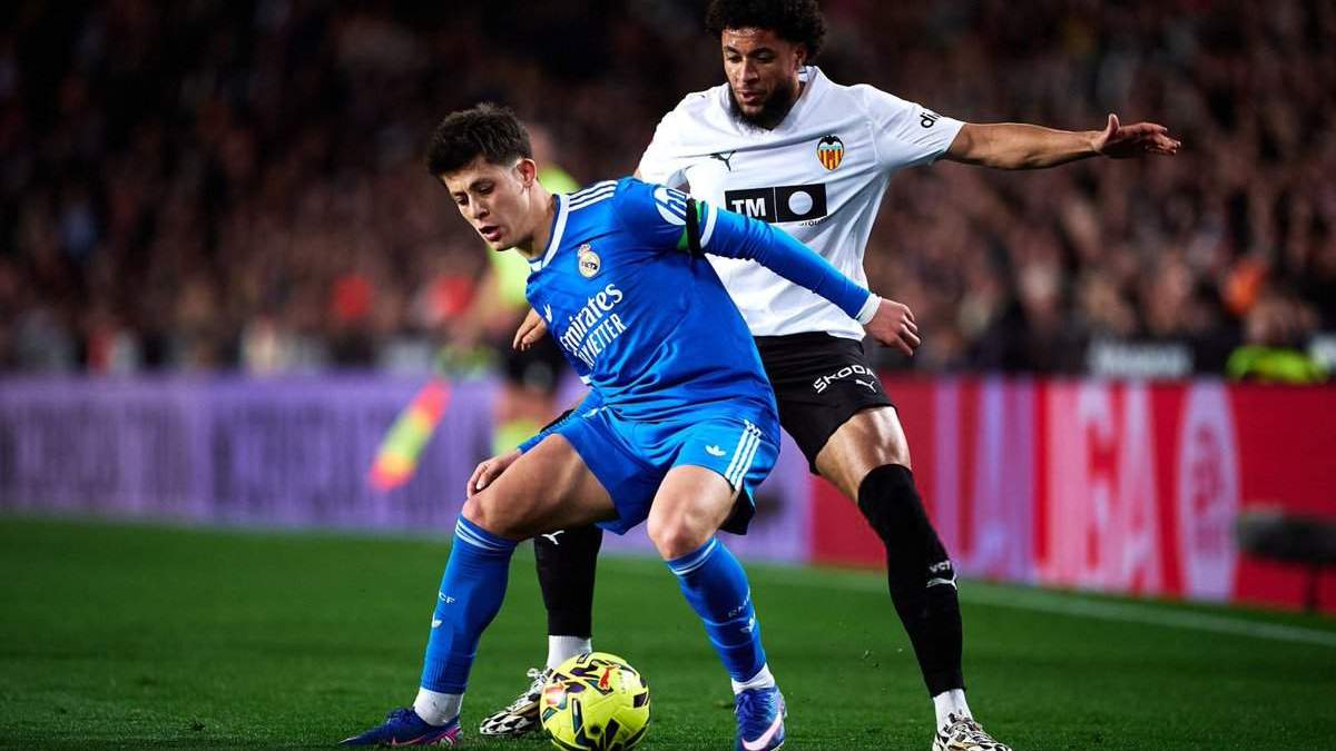 Arda Güler durante el partido entre el Valencia y el Real Madrid