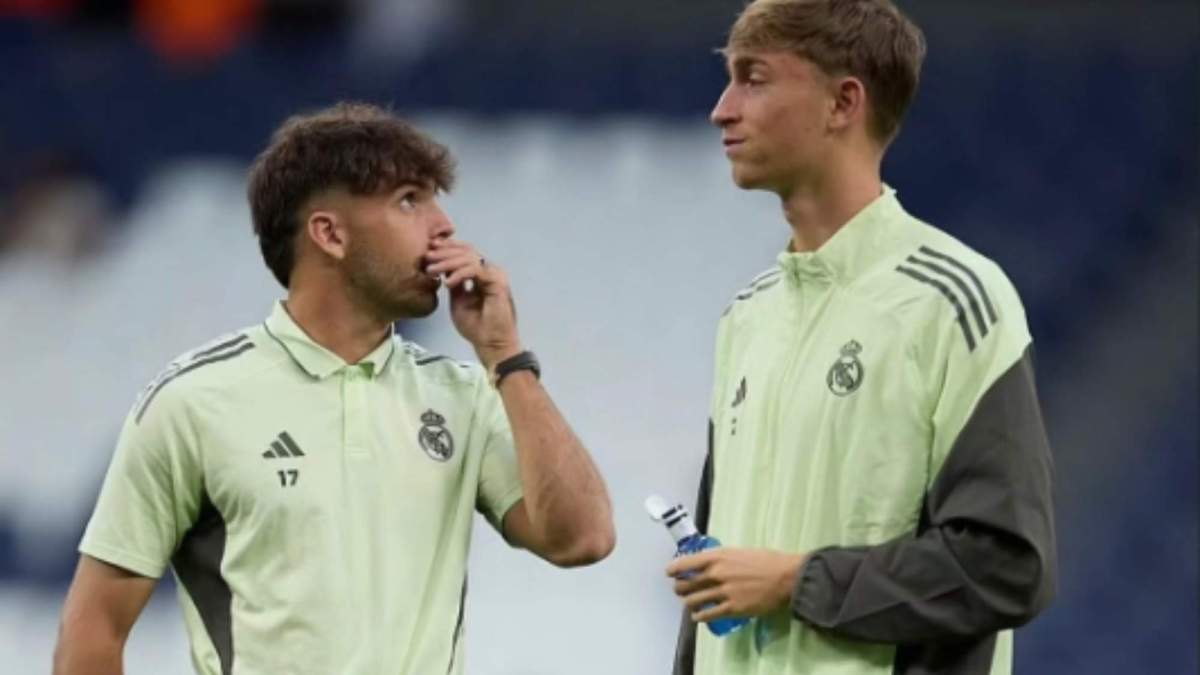 Raúl Asencio y Dean Huijsen antes de un partido del Real Madrid