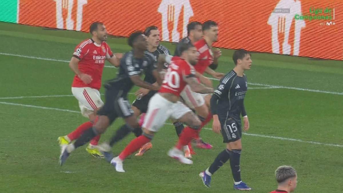 El leve agarrón de Tchouameni a Otamendi que fue señalado como penalti en Lisboa