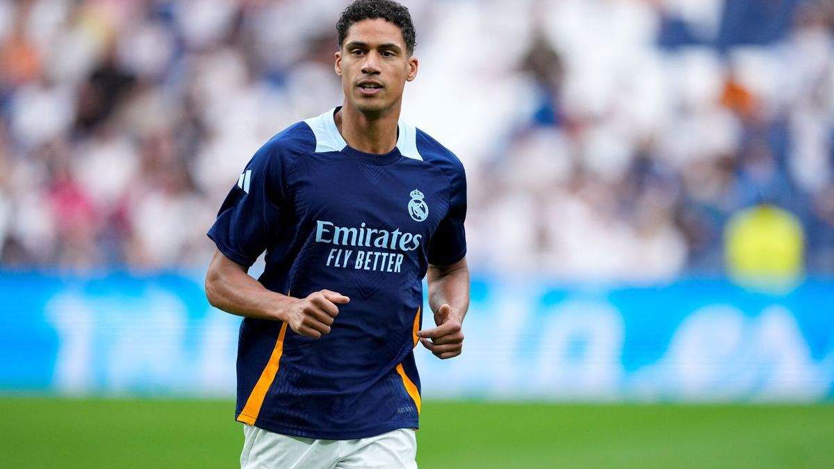 Varane antes de un partido del Real Madrid