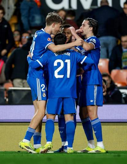 abrazo celebración jugadores realmadrid