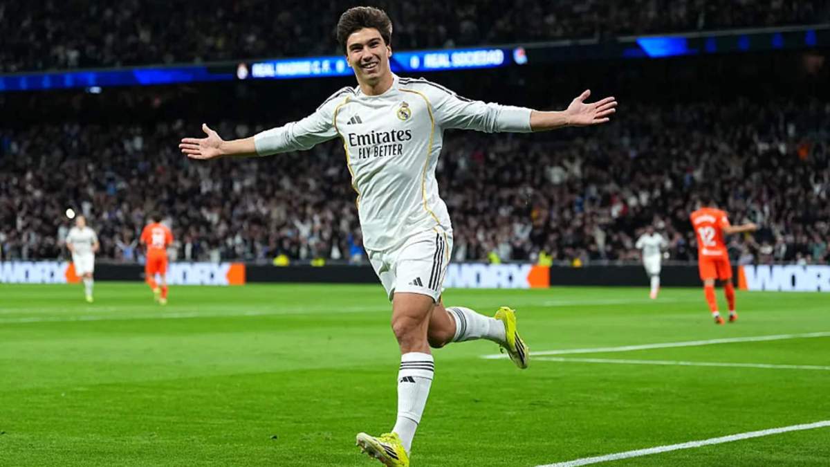 Gonzalo García, celebrando después de hacer el primer gol del encuentro de esta noche ante la Real Sociedad. Gonzalo García, celebrando después de hacer el primer gol del encuentro de esta noche ante la Real Sociedad.