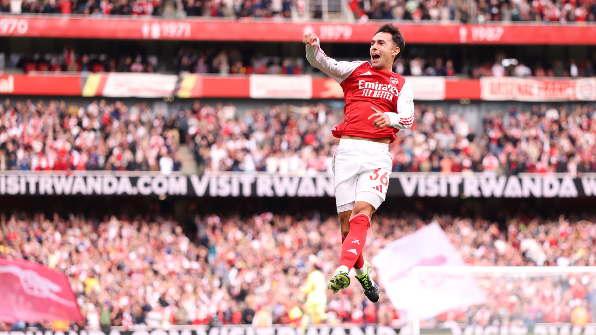 Martín Zubimendi celebrando un gol con el Arsenal.
