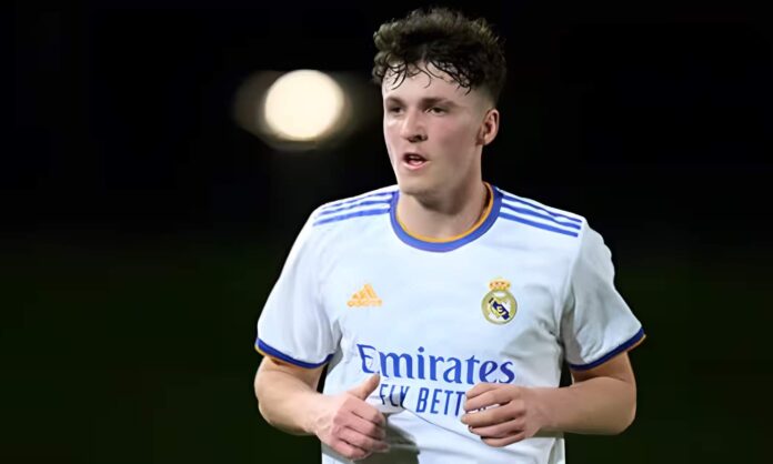 Álex Jiménez reportará al Real Madrid algo más de 12 millones de euros después de que el Bournemouth haya ejecutado la opción de compra por el jugador.