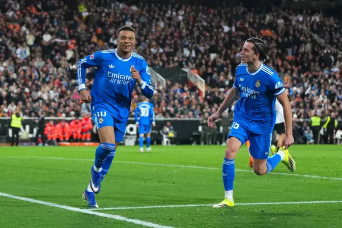  Álvaro Carreras ensalza a Mbappé: «Es una bestia»

