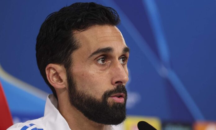 Arbeloa lanza un mensaje a Laporta por sus acusaciones sobre los árbitros y el Real Madrid