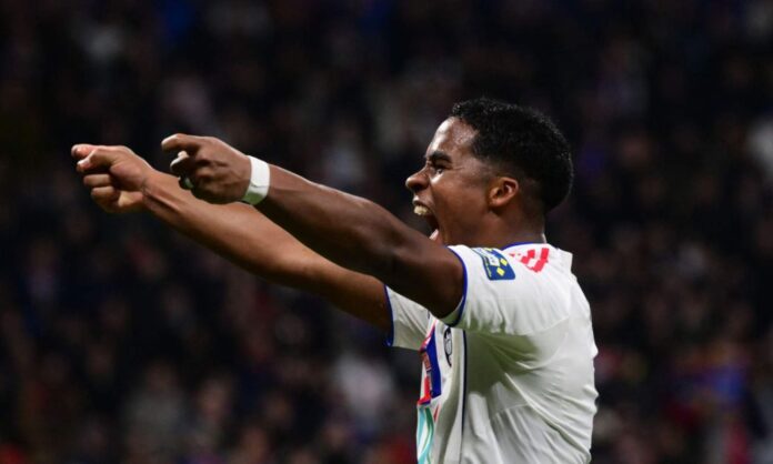 Endrick Felipe, celebrando un gol reciente con el Olympique de Lyon.