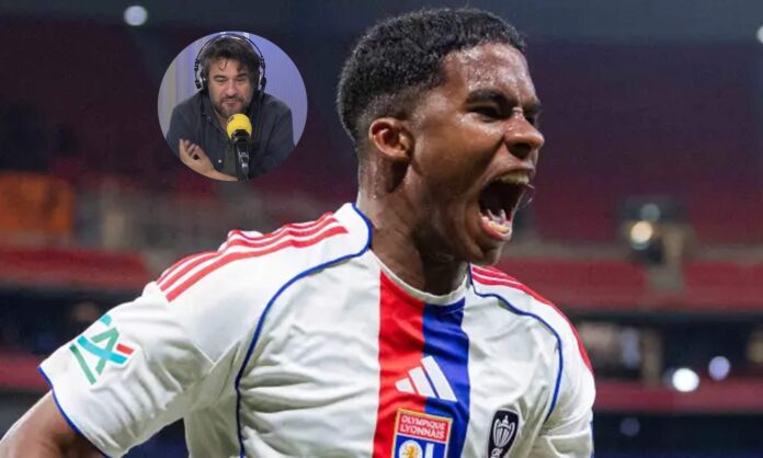 Endrick jugando un partido con el Olympique de Lyon y Manuel Jabois.