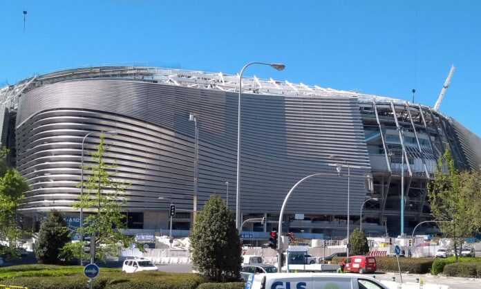 Se espera que el estadio Santiago Bernabéu termine con sus obras esta temporada y acabe con los problemas de ruido que ha habido en estos meses.