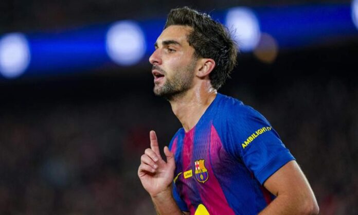 Ferran Torres jugando un partido con el Barcelona. 