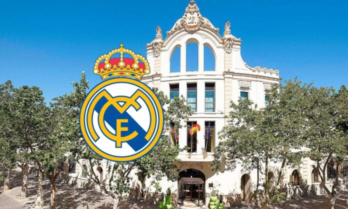 El hotel Westin de Valencia y el escudo del Real Madrid.