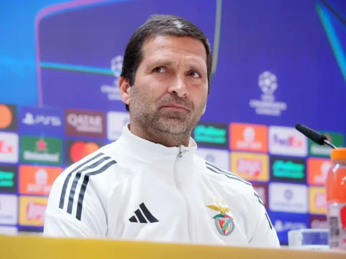  Tralhao, segundo entrenador del Benfica: «Espero igualdad de criterios, a diferencia de la ida»

