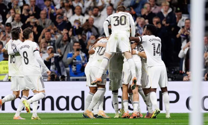Los futbolistas del Real Madrid, celebrando un gol durante un partido de esta temporada.