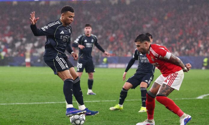 Kylian Mbappé será titular contra el Benfica este martes en la ida de los 