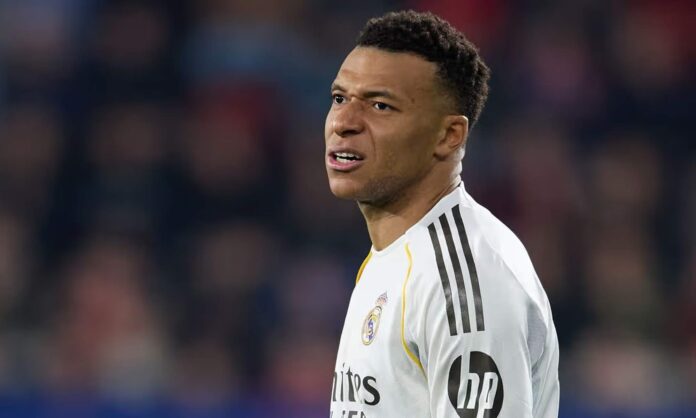 Seria preocupación entre los médicos del Real Madrid: Mbappé no puede seguir forzando la rodilla, hay riesgo extremo

