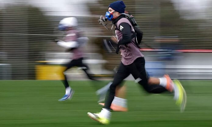 Pintus y la prueba de las máscaras a Mastantuono y resto de jugadores del Madrid: 