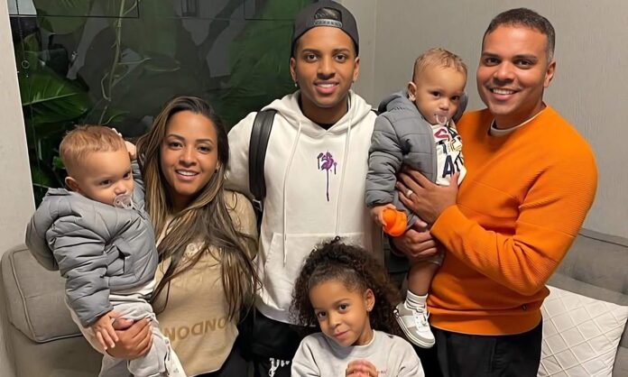 Entramos en la casa de Rodrygo Goes, jugador del Real Madrid: con spa, ventanales XL y en la urbanización más exclusiva