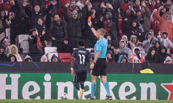 Rodrygo Goes fue expulsado en el último partido del Real Madrid en Champions ante el Benfica y se perderá ahora los 