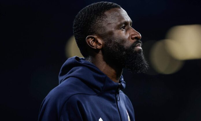 Antonio Rüdiger antes de jugar un partido con el Real Madrid.